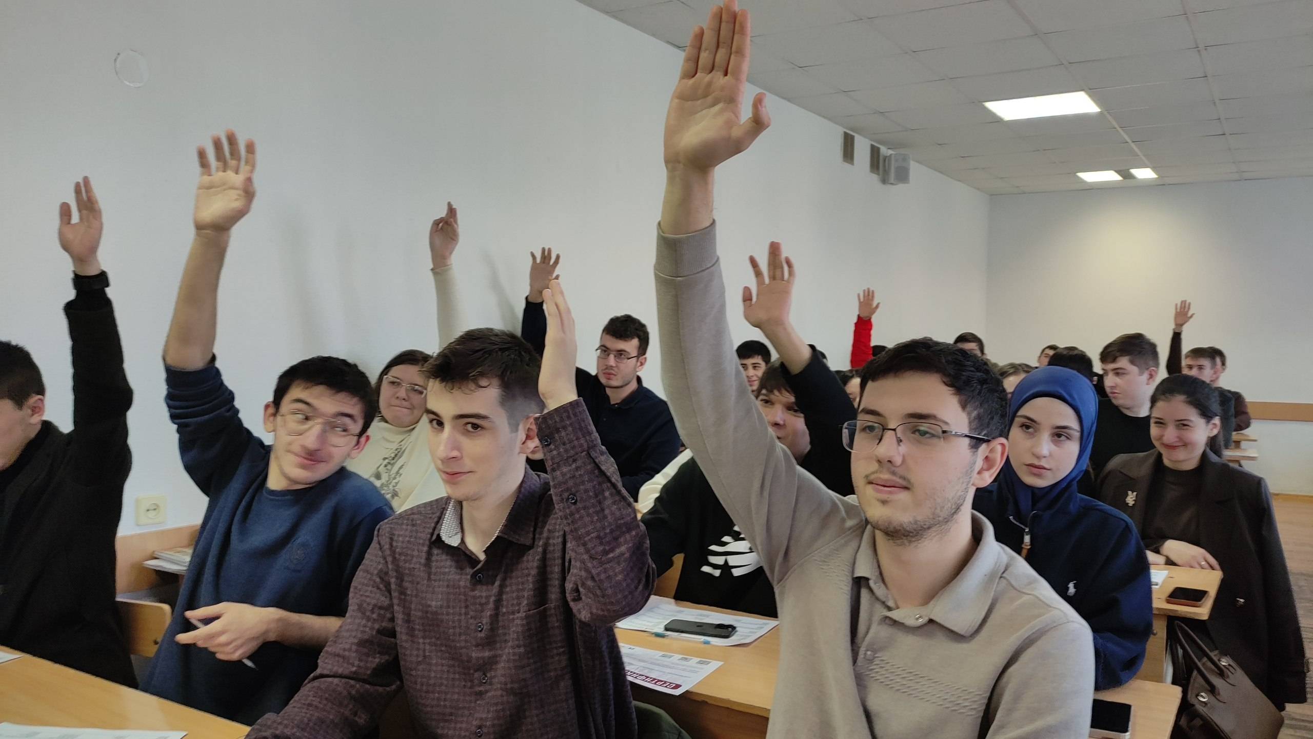 Сохраняя память, строим будущее: в КЧР написали Международный тест по истории Второй мировой войны