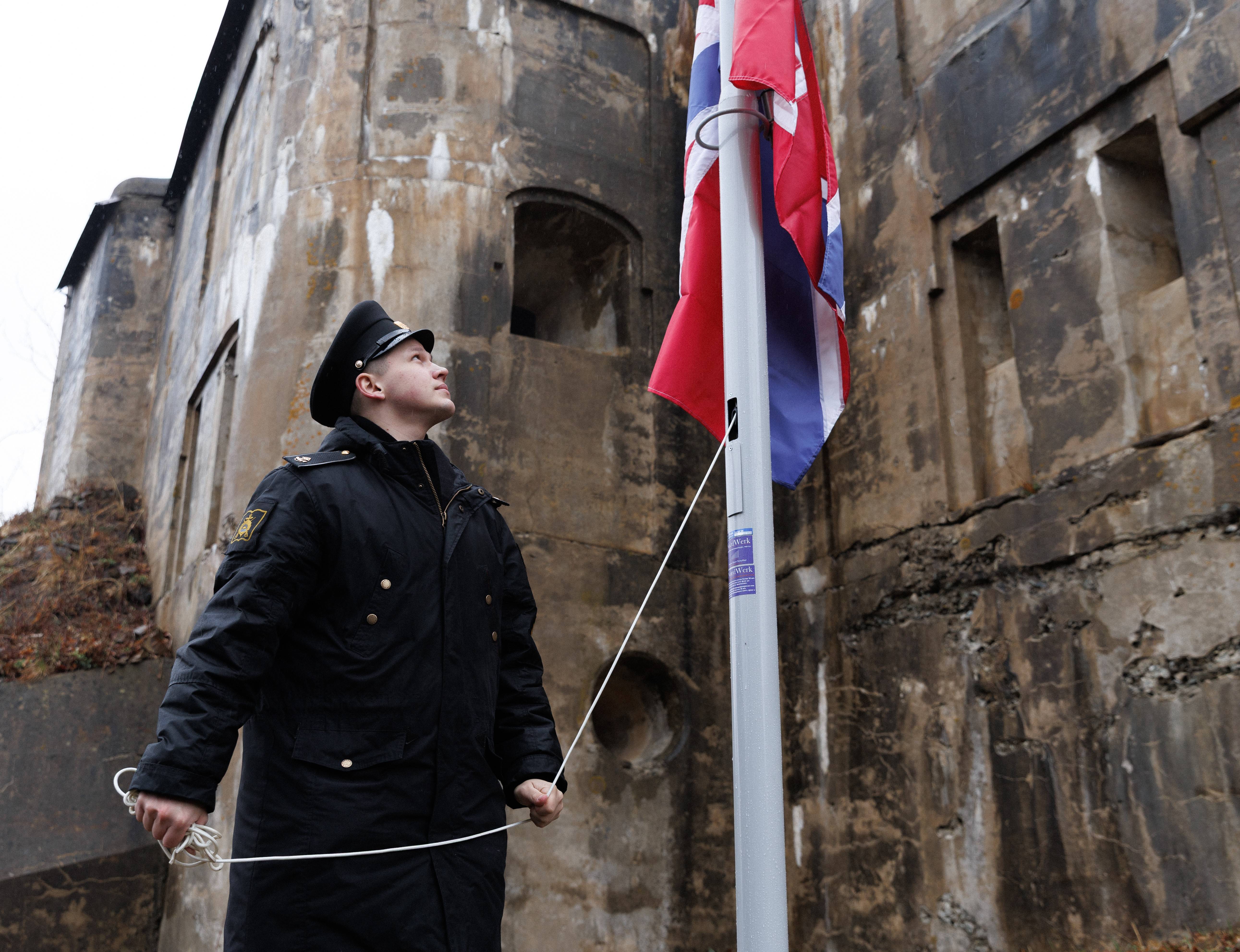 Церемония поднятия крепостного флага состоялась во Владивостокской крепости