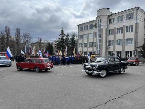 «Поехали!»: традиционный автопробег объединил любителей военной истории
