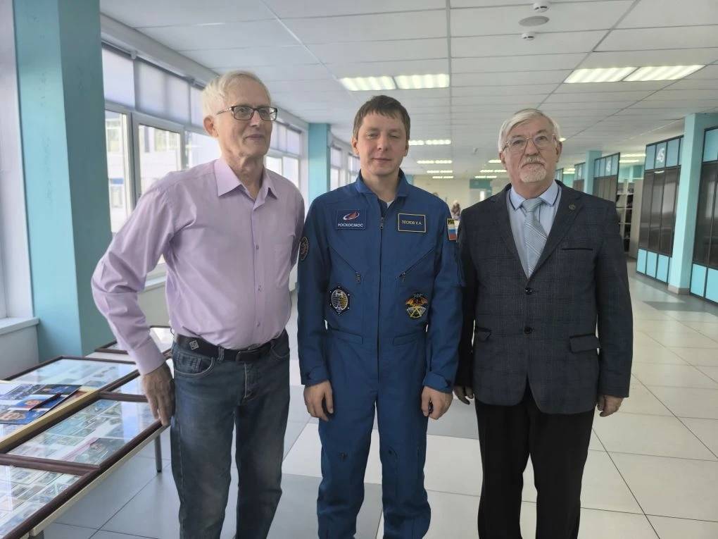 8 апреля члены РВИО в Красноярском крае провели выставки посвященные Дню Космонавтики