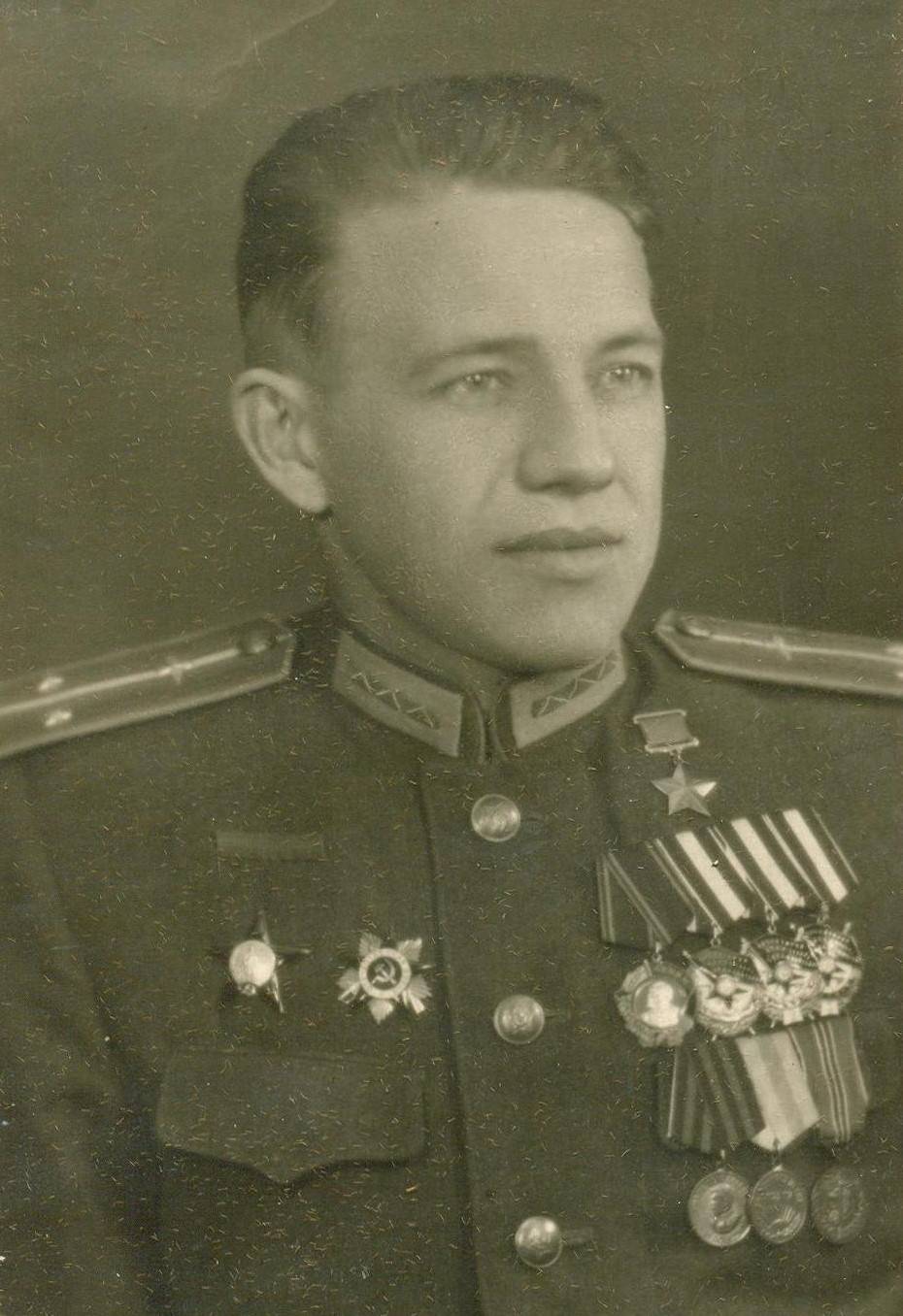 Выставка «105 лет герою СССР Г. И. Амелину»