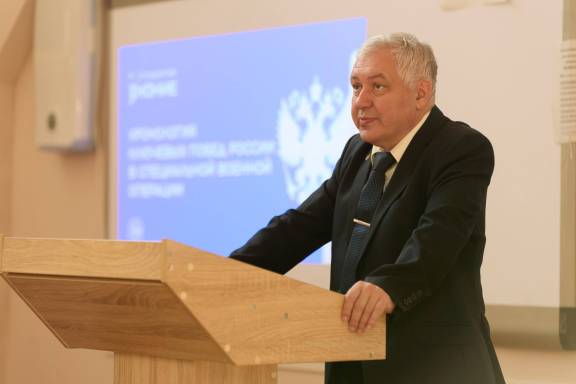 История пишется сегодня: в ДВГУПС состоялась лекция Российского общества «Знание» о хронологии ключевых побед в СВО