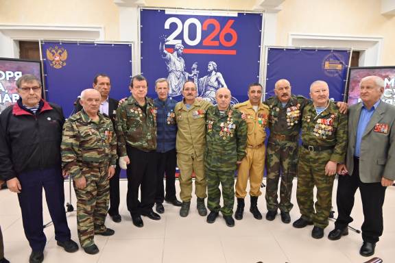 Память горя сурова, память славы жива...