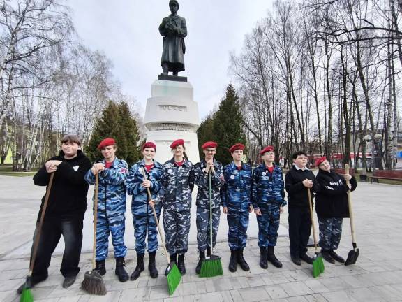 Субботник на территории сквера им. К.К. Рокоссовского