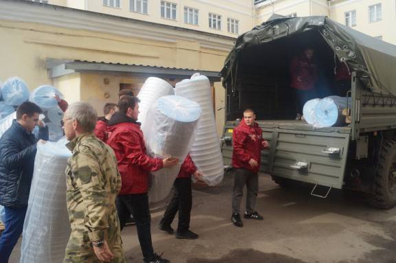 Студенты и сотрудники Президентской академии в Орле отправили гуманитарный груз для участников СВО