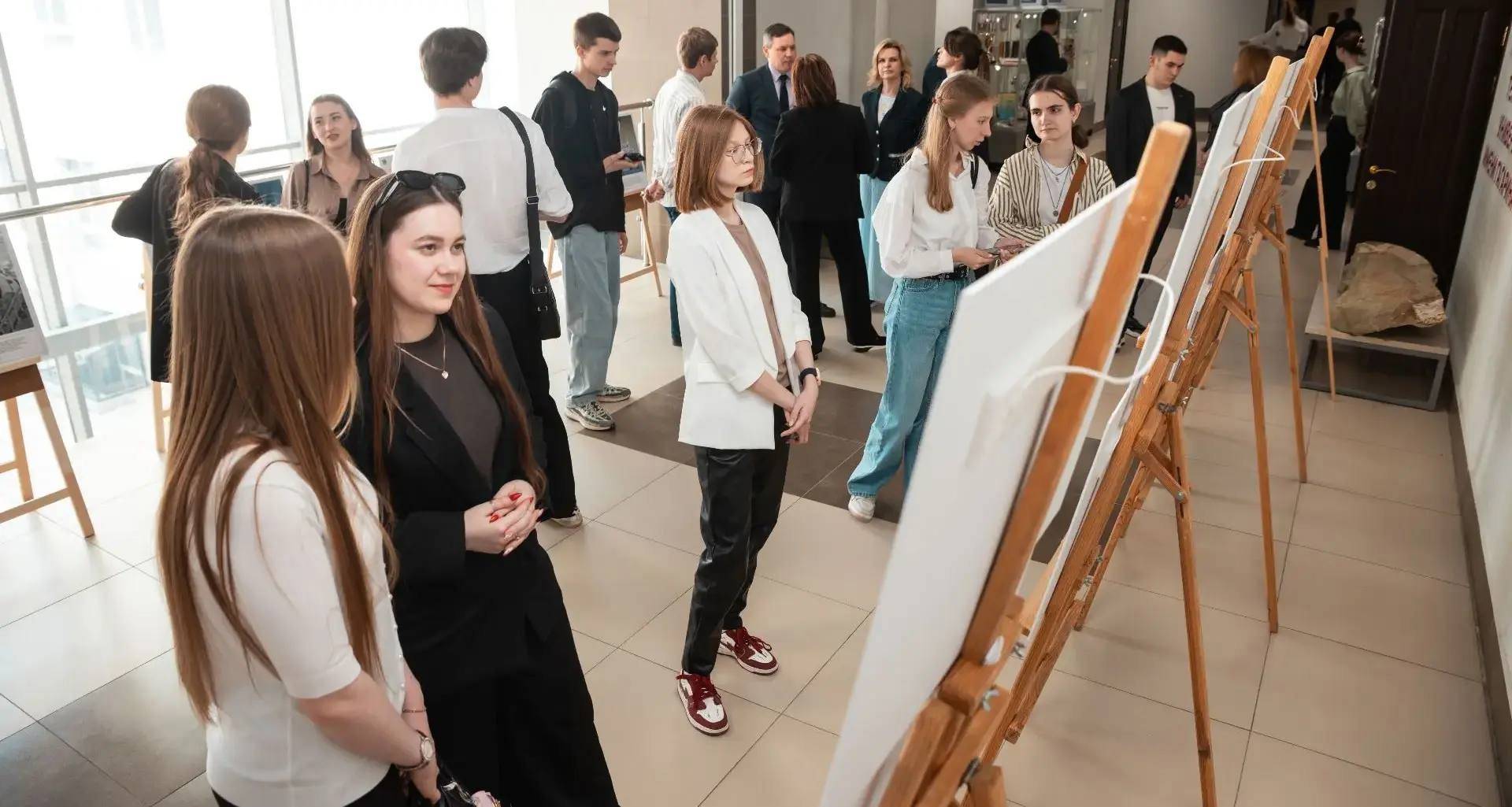 При поддержке РВИО и РИА Новости открылась фотовыставка «Первые среди звезд»