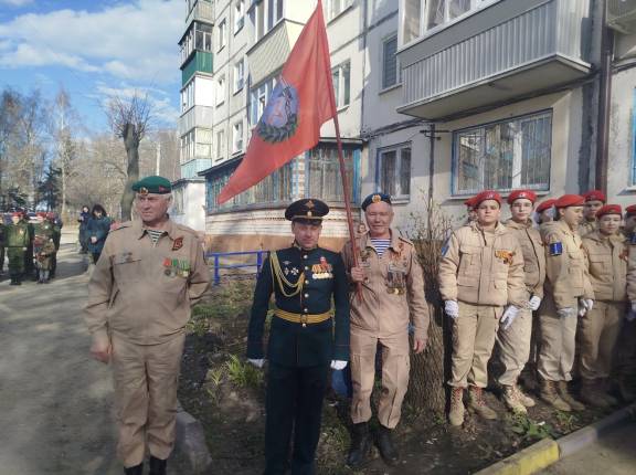 В Ульяновске продолжаются Парады Победы у домов ветеранов Великой Отечественной войны, с участием членов РО РВИО.