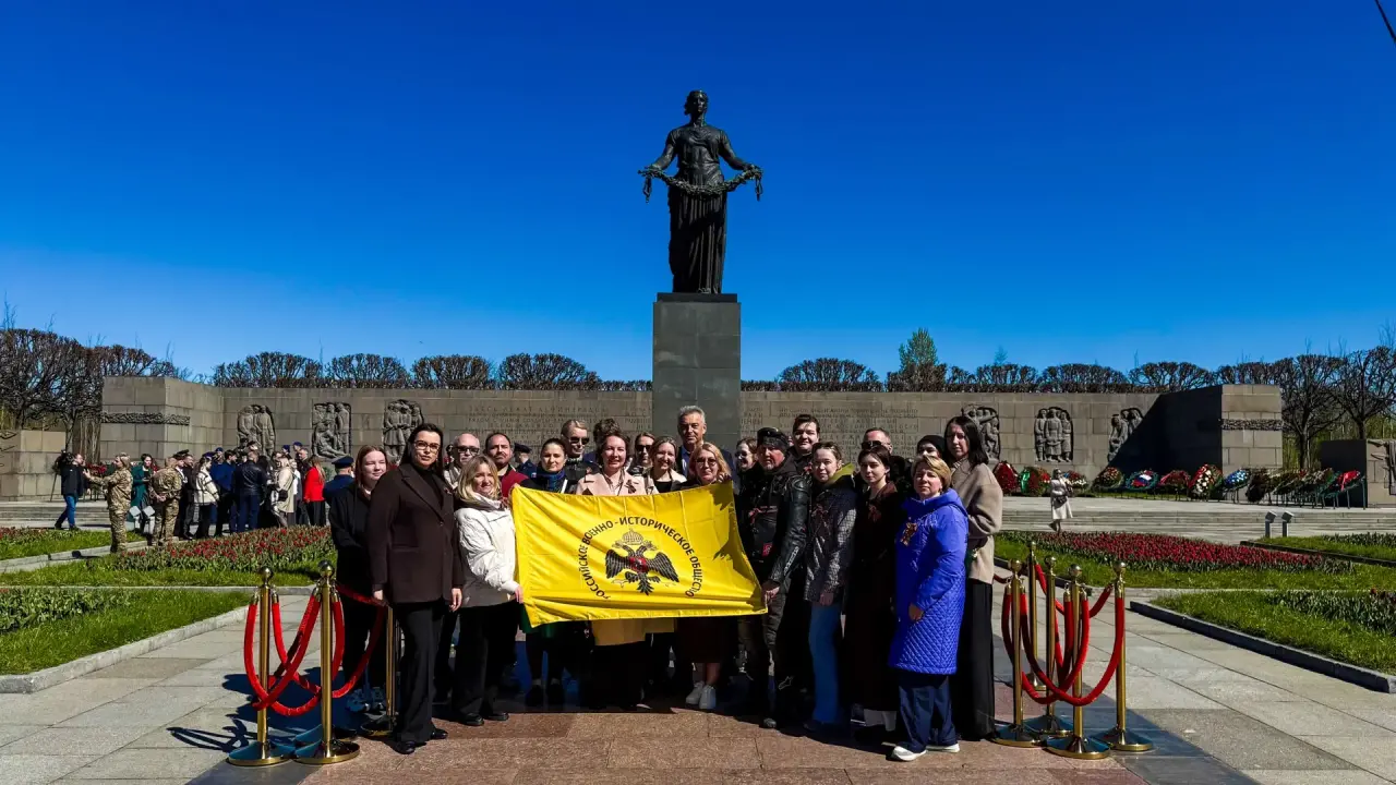 Члены Санкт-Петербургского регионального отделения РВИО почтили память защитников Ленинграда