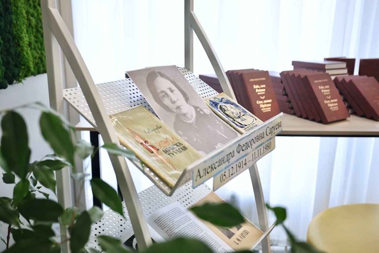 В Горно-Алтайске презентовали книгу Александры Саруевой «Тебе, моя Родина»