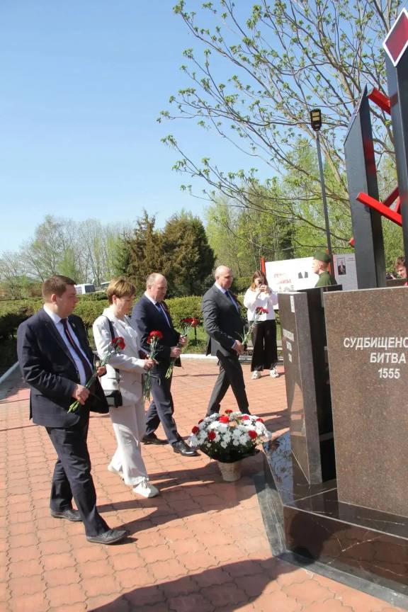 В Орловском ГАУ возложили цветы к стеле "Великие Победы России"