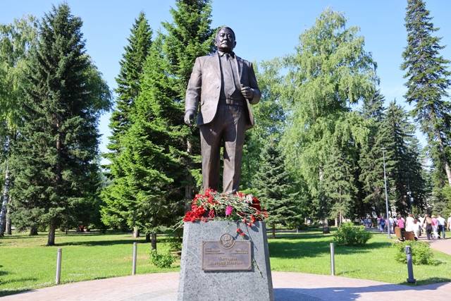 Сегодня день рождения первого Главы Республики Алтай Валерия Ивановича Чаптынова