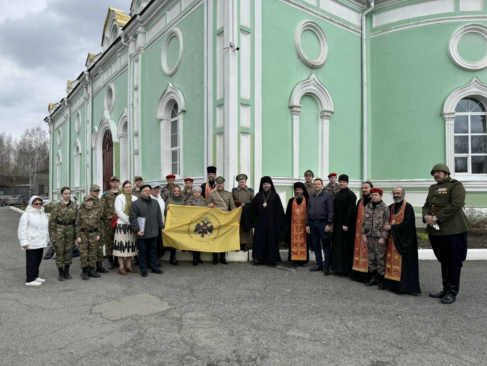 В Нижнем Тагиле освятили кенотаф в память о лазарете при Свято-Троицкой церкви и воинах, павших на поле брани