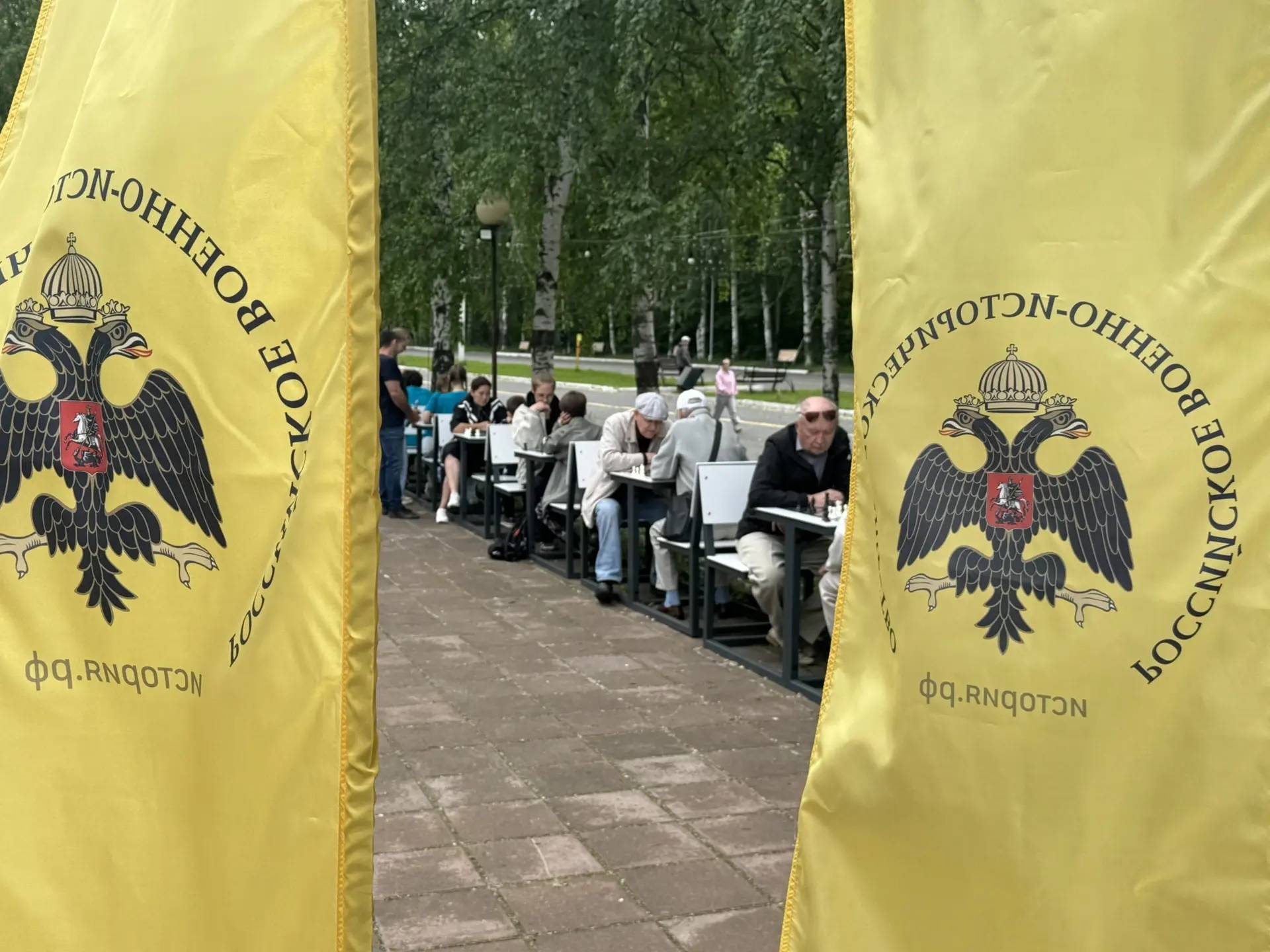 В День России в Парке имени Кирова открыли второй шахматный сезон