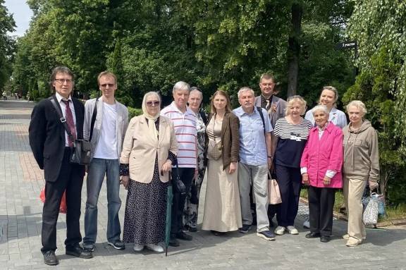 В День памяти и скорби председатель Медвенского местного отделения РВИО Евгений Бутенко принял участие в возложении цветов к могилам выдающихся военачальников Великой Отечественной войны на Новодевичьем кладбище Москвы