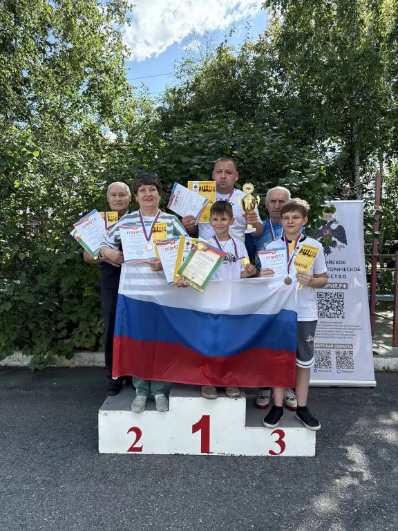 Ко Дню флага России проведен командный турнир города Белогорск по русским шашкам