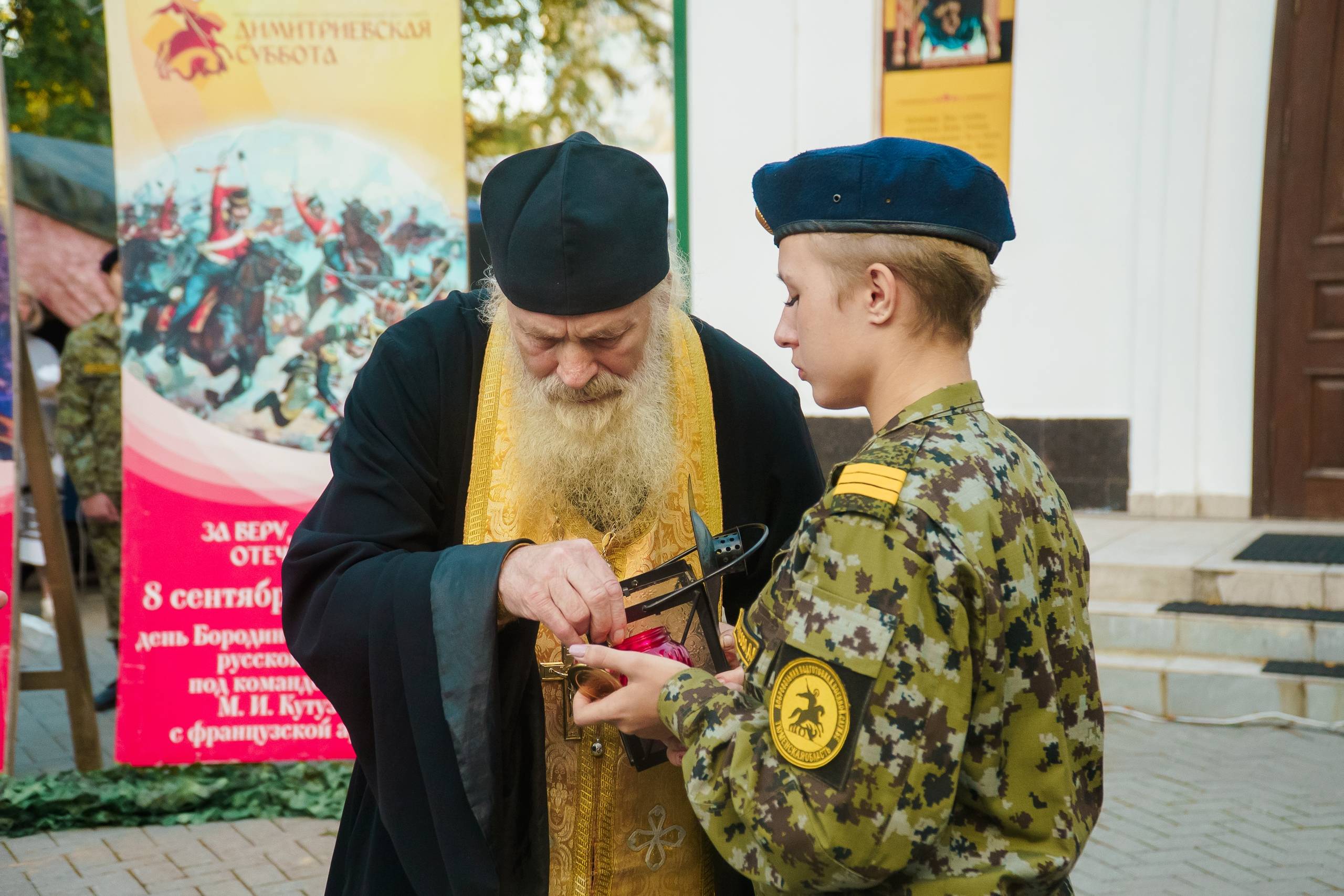 Зажгли свечи памяти: в Тюмени стартовал Международный молодёжный военно-патриотический фестиваль «Димитриевская суббота»