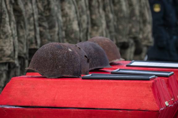 Долг памяти: в Долине Славы предали земле останки 79 защитников Заполярья.