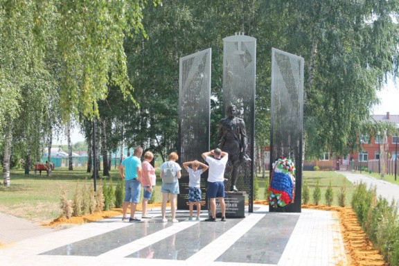 Жители Торбеева чтут память своего легендарного земляка Михаила Петровича Девятаева