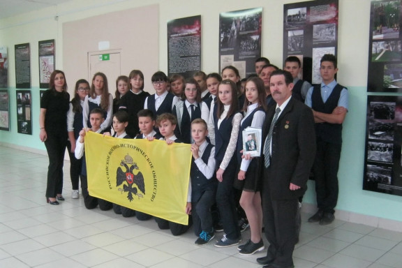 Продолжение работы выставок "Горячий снег Сталинграда" и "Курская битва" в Чернушке