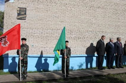 В Заостровской школе открыли мемориальную доску Герою Советского Союза