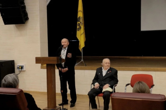 Равнение на подвиг