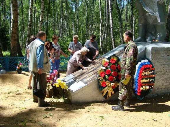 Тульские поисковики помогли жительнице Рязанской области найти могилу отца
