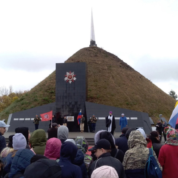 Торжественная церемония перезахоронения у Кургана Бессмертия в Тульской области