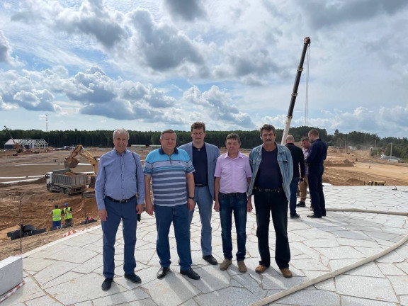 В Псковской области, на берегу Чудского озера, продолжается масштабное строительства монумента, посвященного "Ледовому побоищу".