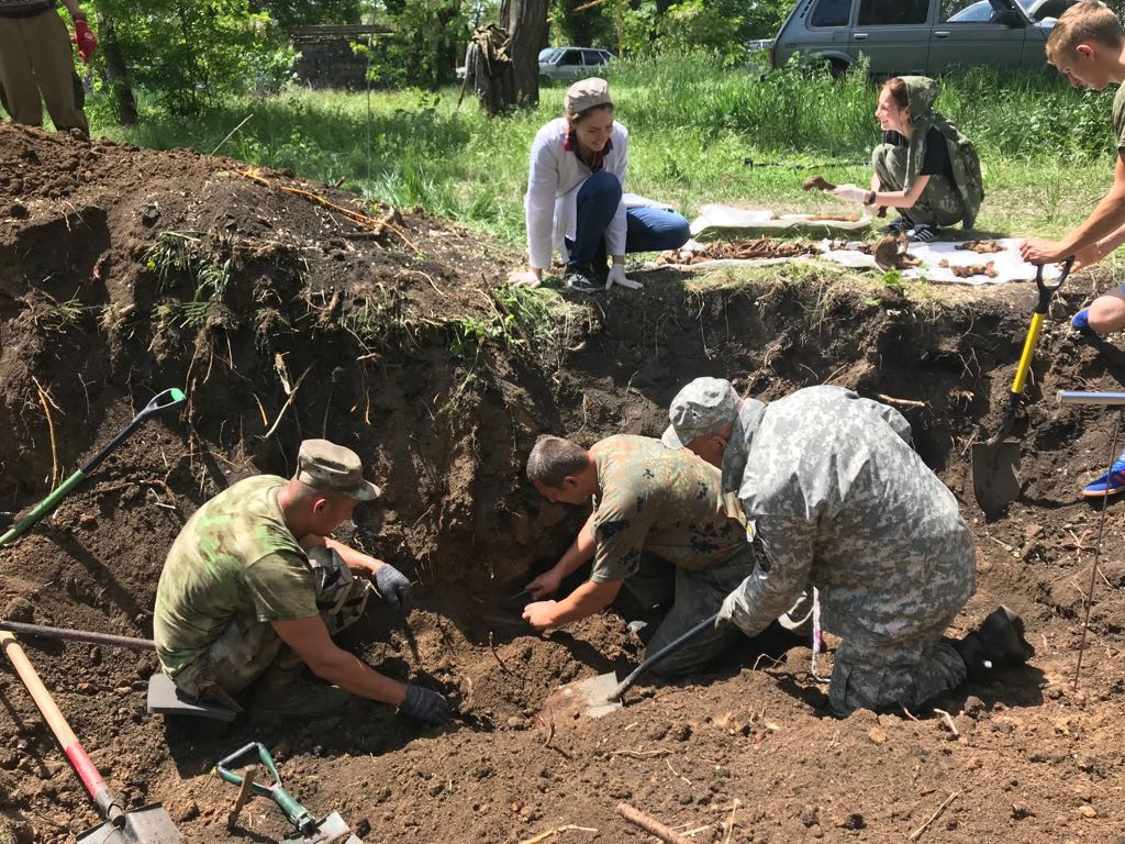 Экспедиция Ростовского Регионального Отделения Российского военно-исторического общества   провела работы по эксгумации братского захоронения в г. Новошахтинске.