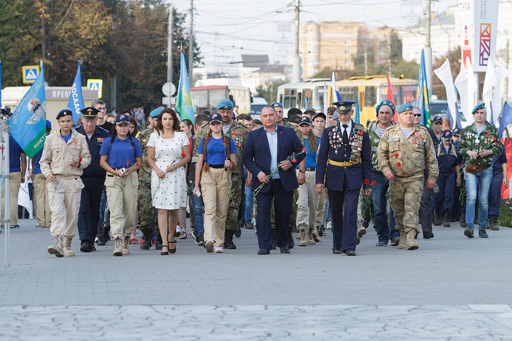 Через Тулу прошел автопробег, посвященный 100-летию Рязанского высшего воздушно-десантного училища им. В.Ф. Маргелова