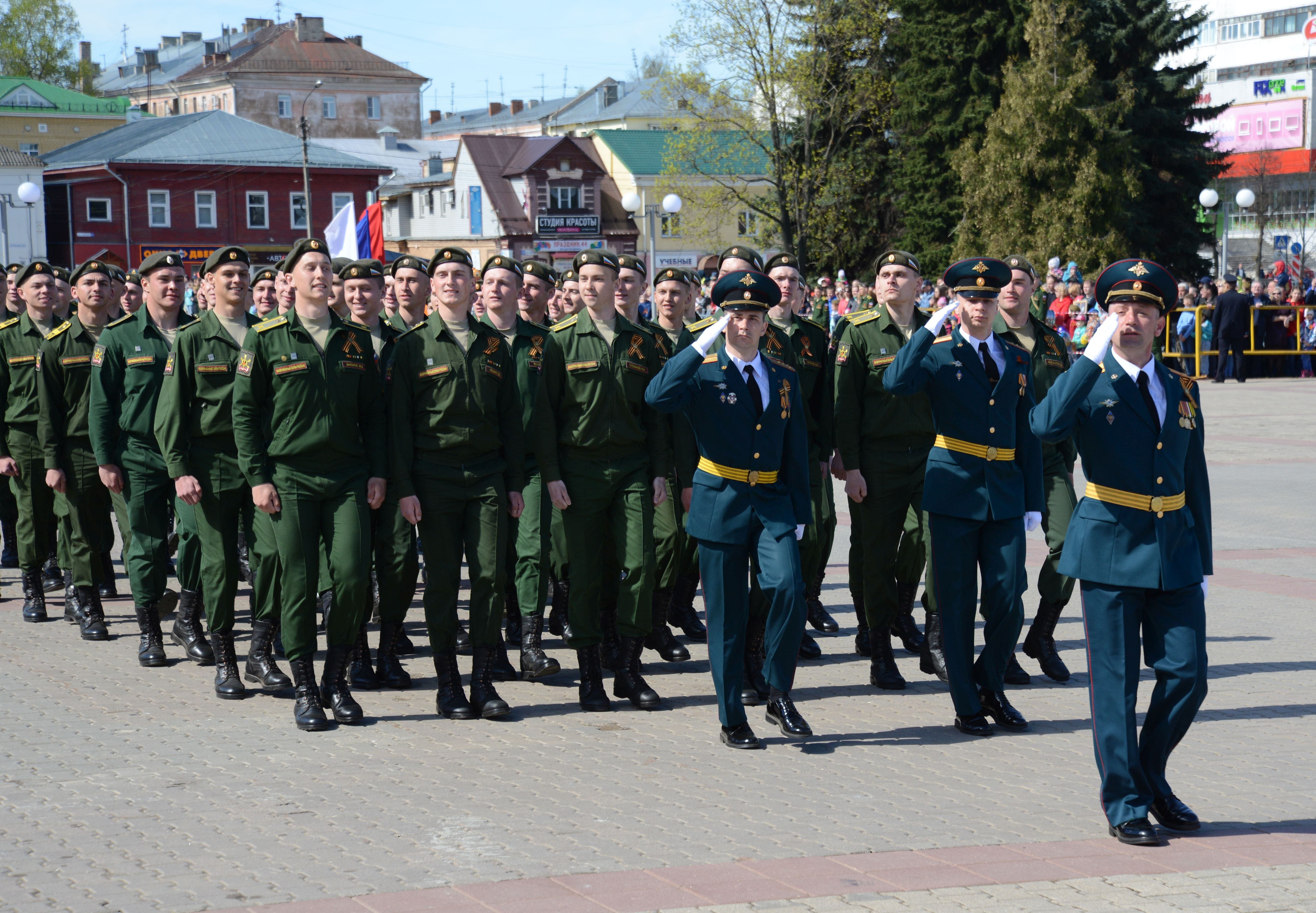 В КОСТРОМЕ НА ПЛОЩАДИ МИРА СОСТОЯЛСЯ ПРАЗДНИЧНЫЙ МИТИНГ И ВОЕННЫЙ ПАРАД В ЧЕСТЬ ДНЯ ПОБЕДЫ