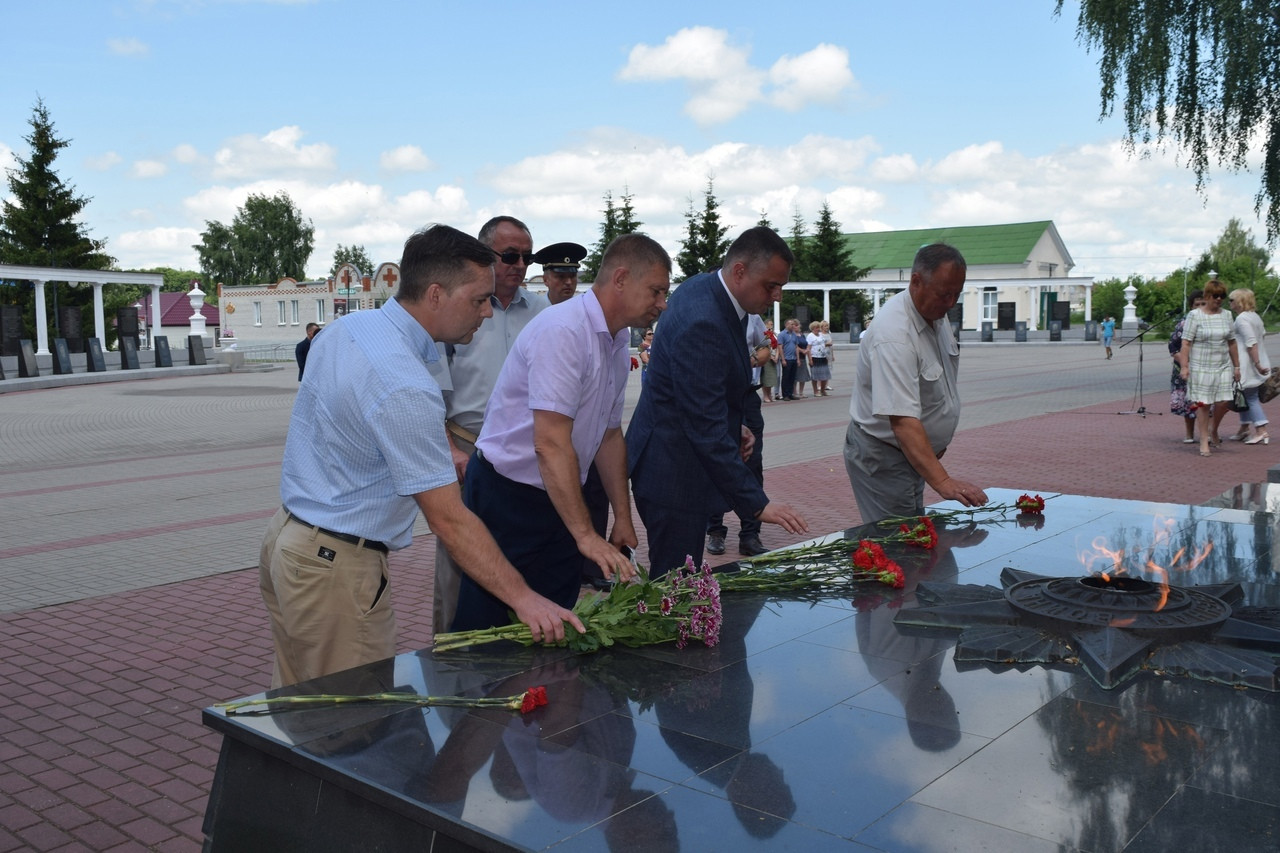 ПРИ УЧАСТИИ ЧЛЕНА РВИО ОБУСТРОЕНА ТЕРРИТОРИЯ У МЕСТА ЗАХОРОНЕНИЯ ВОИНОВ-ДЕСАНТНИКОВ