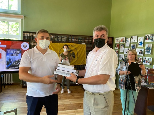 Книги от Российского военно-исторического общества – в дар калининградским библиотекам