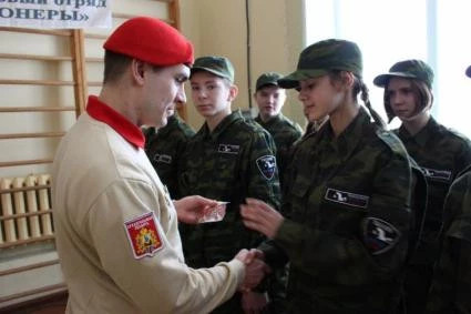 45 учеников Бобровской средней школы дали клятву юнармейца