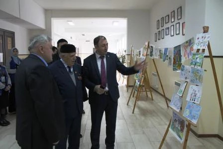 В Чеченской республике состоялась  выставка детских рисунков «Дети рисуют мир»