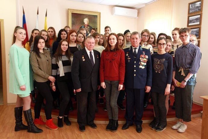 Студенты института культуры встретились  с Героем Советского Союза.