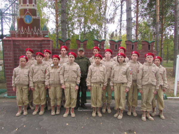 НА ЭКСКУРСИИ В ВОИНСКОЙ ЧАСТИ ПОБЫВАЛИ ЮНАРМЕЙЦЫ ГОРОДА МАНТУРОВО
