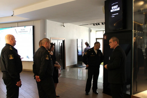 Экскурсия по Тульскому государственному музею оружия для командного состава атомного ракетного подводного крейсера стратегического назначения «Тула»