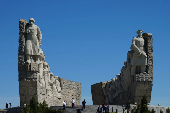 Торжественное захоронение на мемориале Самбекские высоты в Ростовской области.