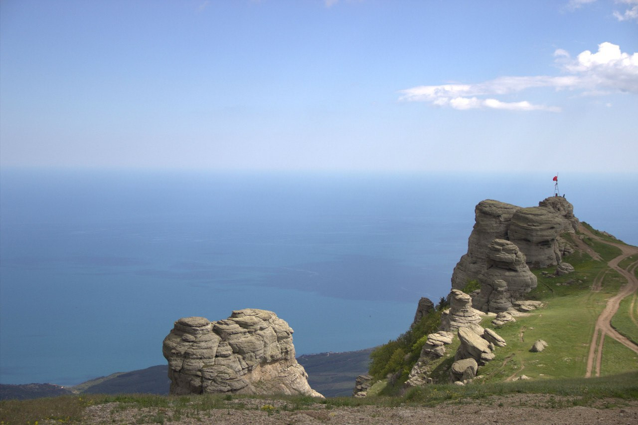 В двухдневном артековском походе приняли участие туляки: представители молодежного военно-исторического объединения "Муравский шлях" и поисковых отрядов "Суворовец", "Белевский рубеж" и "Лаптевский боевой участок"