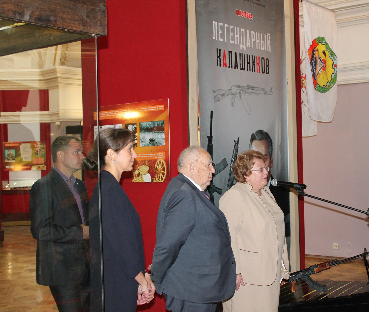 Открытие уникальной выставки "Легендарный Калашников" в Тульском музее оружия