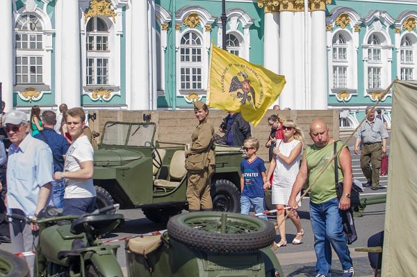 Годовщину окончания Битвы за Ленинград отпраздновали на Дворцовой площади