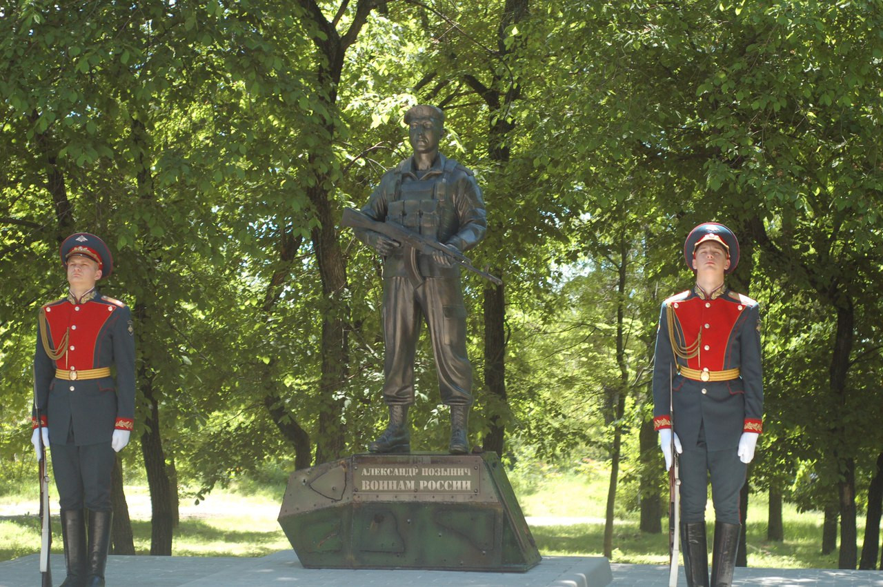 В г. Новочеркасске был открыт памятник  морпеху Александру Позыничу.