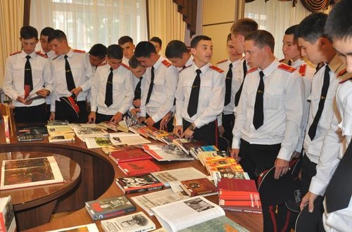 В АСТРАХАНСКОЙ ОБЛАСТНОЙ НАУЧНОЙ БИБЛИОТЕКЕ ИМ. Н.К. КРУПСКОЙ СОСТОЯЛСЯ ВОЕННО-ИСТОРИЧЕСКИЙ ЖУРНАЛ «МАРШАЛЫ ВЕЛИКОЙ ПОБЕДЫ»