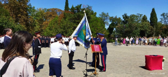 Актив РВИО, военнослужащие ЧВВМУ им. П.С.Нахимова и Росгвардии стали почетным караулом во время вручения знамени кадетскому корпусу Следкома России