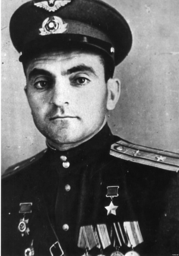 Во Владикавказе открыли мемориальную доску Герою Советского Союза Георгию Калоеву
