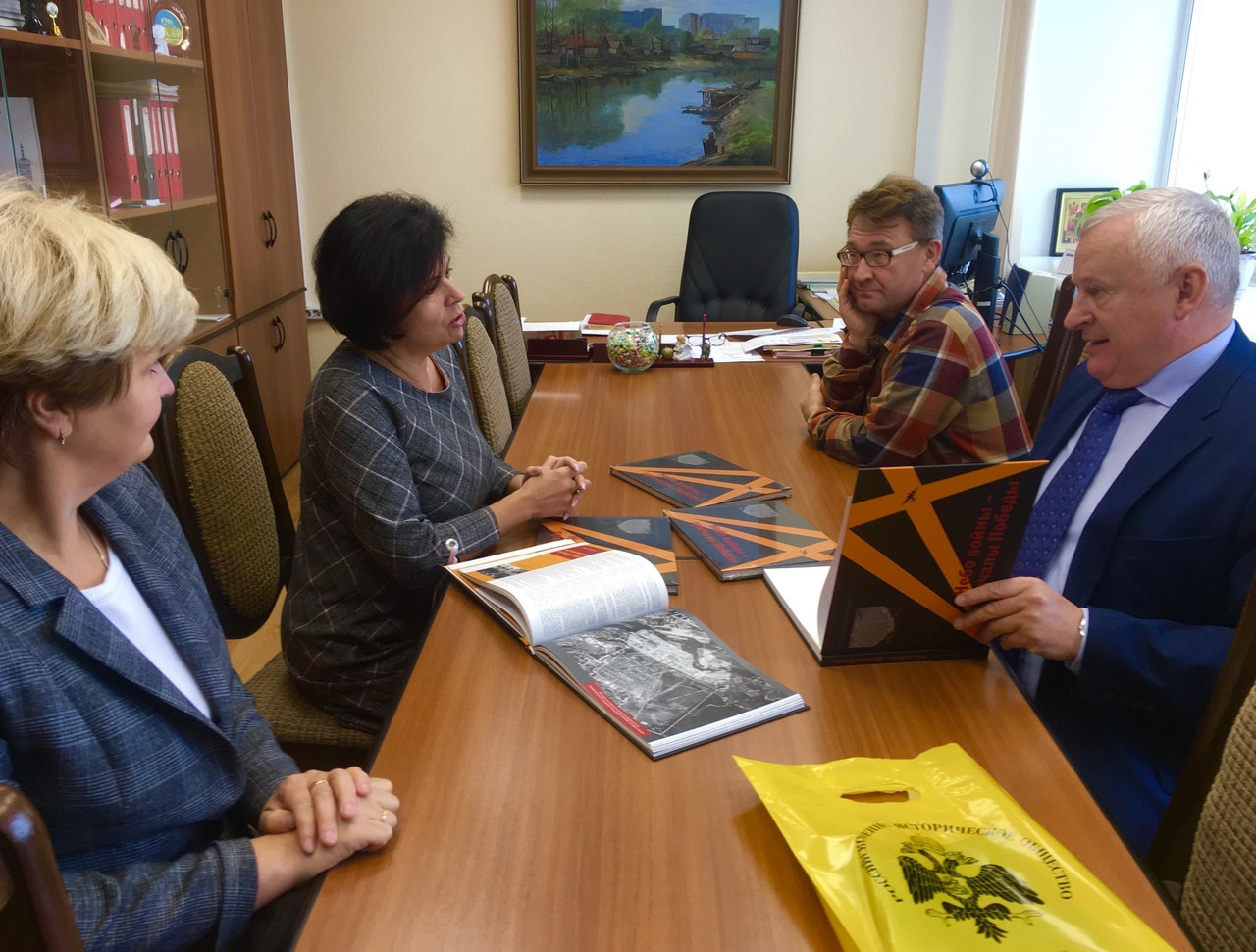 Книга «Небо войны — причалы Победы» - в дар школам Архангельска