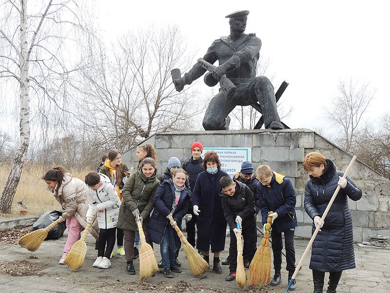 "Памятник у дороги"