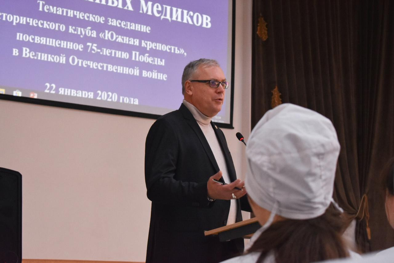 Члены Ставропольского регионального отделения РВИО обсудили на заседании исторического клуба подвиги военных медиков Ставрополья в годы Великой Отечественной войны