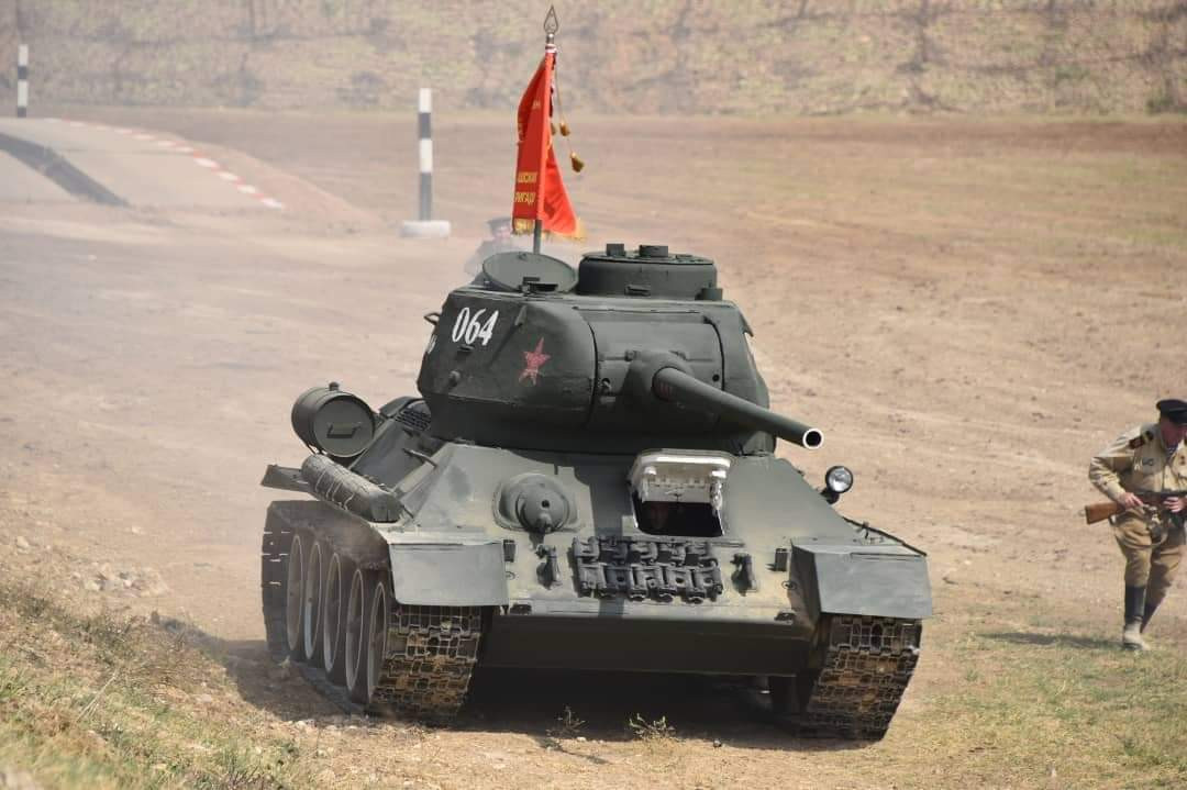 В Севастополе легендарные боевые машины приняли участие в Форуме "Армия-2021"